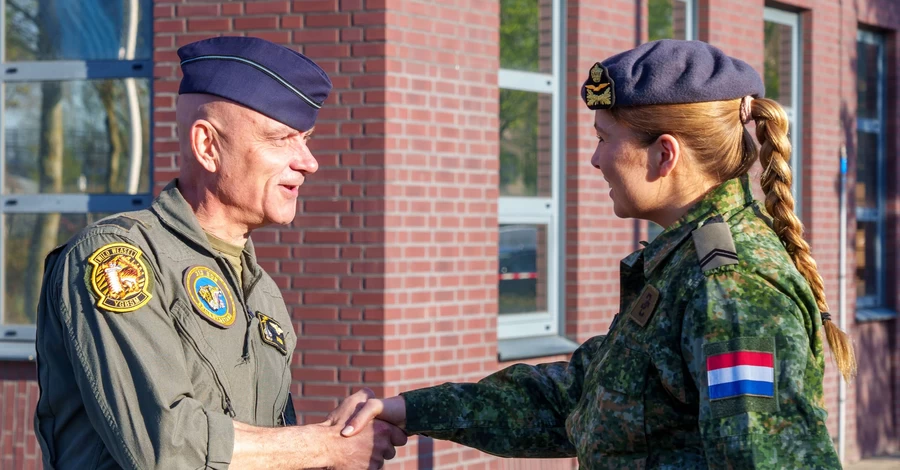 Принцесса Нидерландов Амалия начала службу в Воздушных силах страны