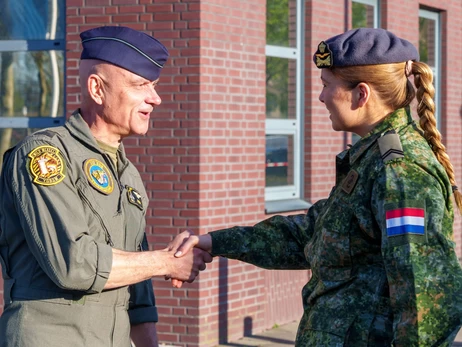 Принцеса Нідерландів Амалія розпочала службу у Повітряних силах країни