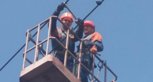 Завтра будут отключать свет почти весь день – график 