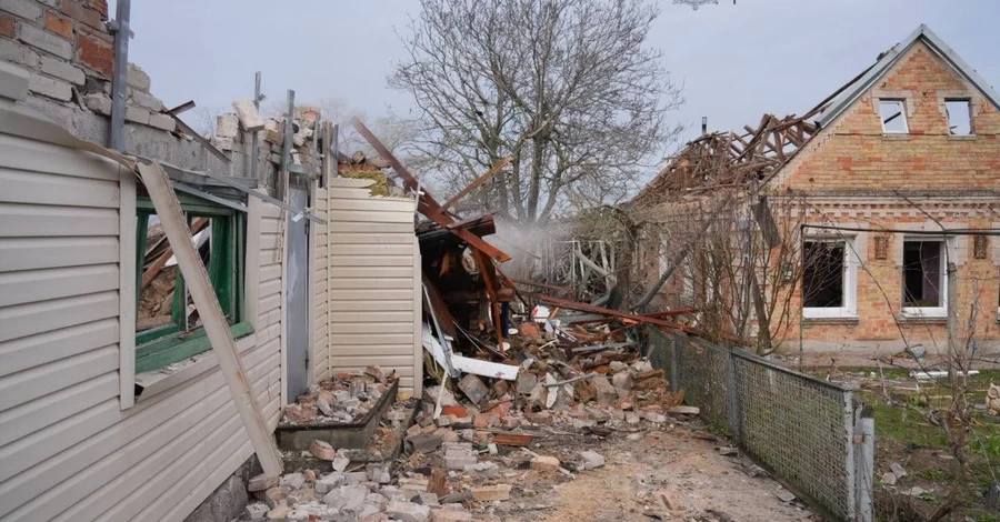 Росіяни 8 разів вдарили по передмістю Запоріжжя, одна людина загинула, серед постраждалих є діти