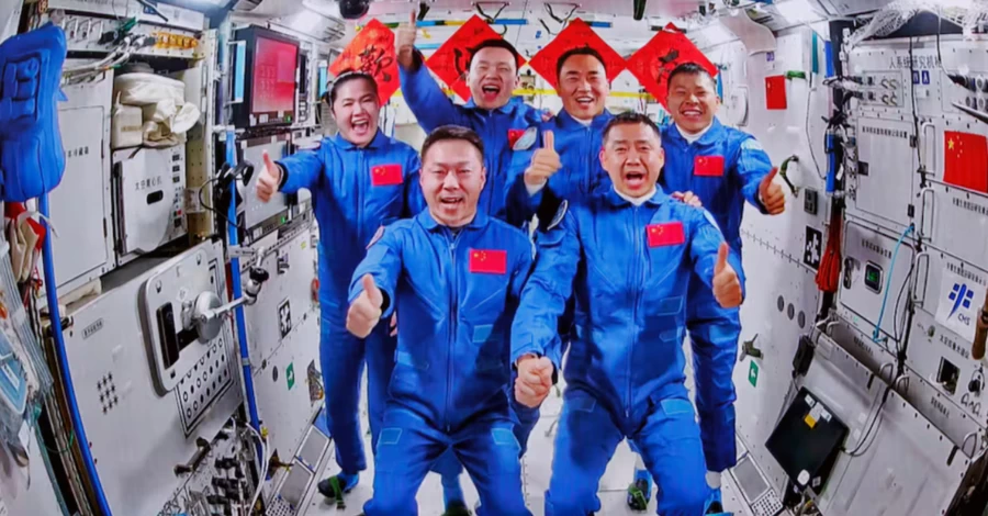 Битва за космос: кто первым заселит Луну и Марс — США или Китай