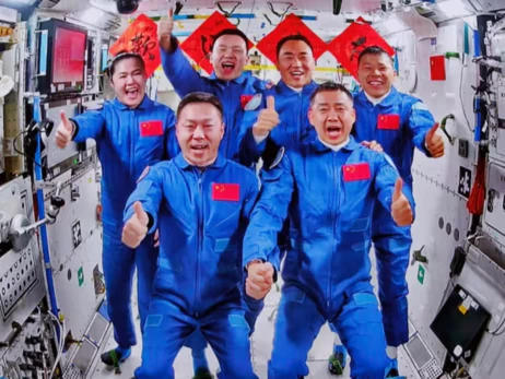 Битва за космос: хто першим заселить Місяць та Марс - США чи Китай