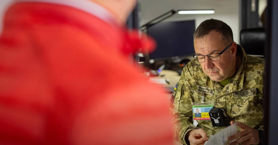 На границе с Польшей перед праздниками образовались большие очереди