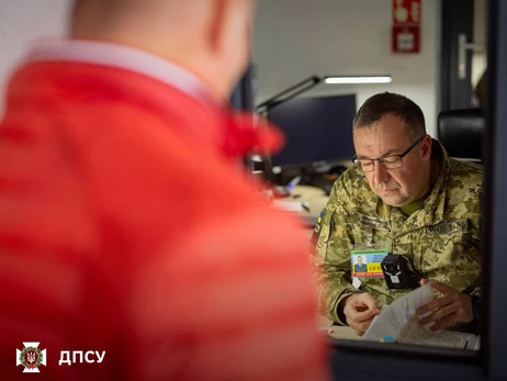На границе с Польшей перед праздниками образовались большие очереди