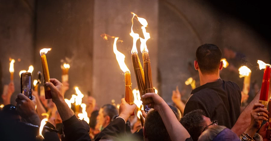 В Храме Гроба Господня в Иерусалиме сошел Благодатный огонь