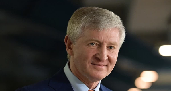 Ахметов смотрел матч 