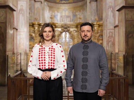Зеленські у вишиванках привітали з Великоднем зі стін Софійського собору