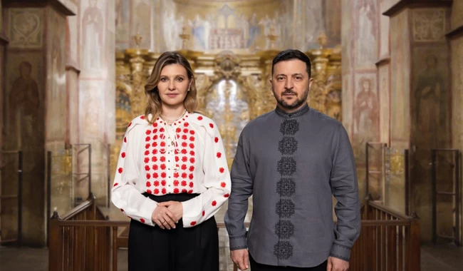 Зеленські у вишиванках привітали з Великоднем зі стін Софійського собору