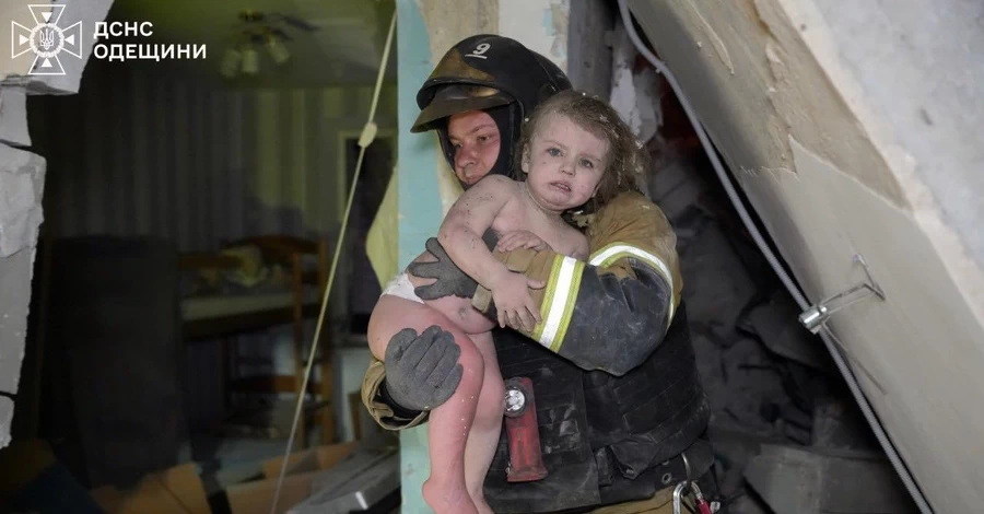 В Одесі з лікарні виписали дівчинку, фото якої після обстрілу розлетілося мережею