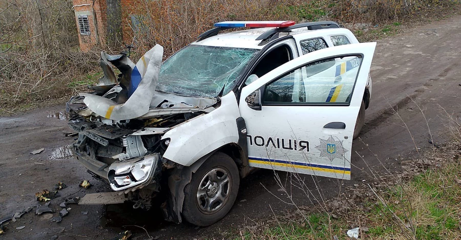 В Белополье Сумской области российский дрон атаковал полицейский автомобиль