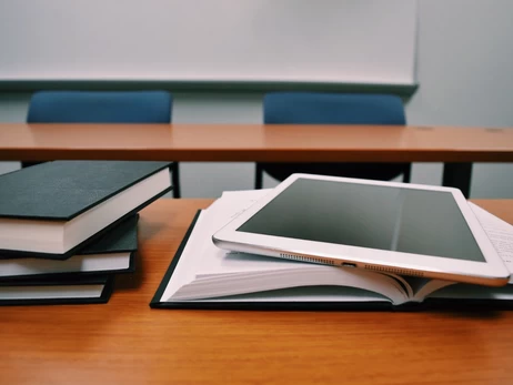 Минобразования вводит в школах воспитательный час ко Дню оружейника