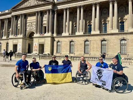 Українські ветерани здолали 42 км на колісних кріслах на марафоні в Парижі