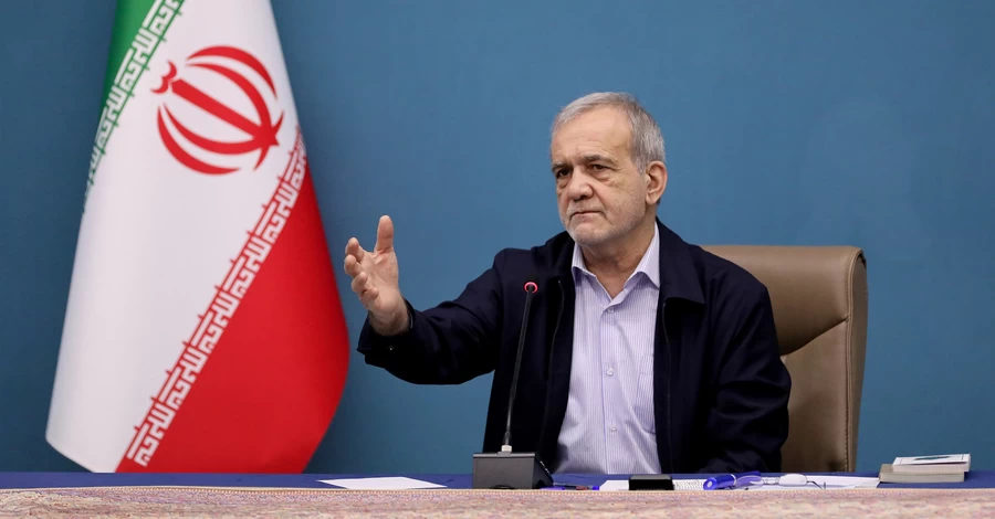 Президент Ирана неожиданно вступился за Папу Римского перед Трампом  