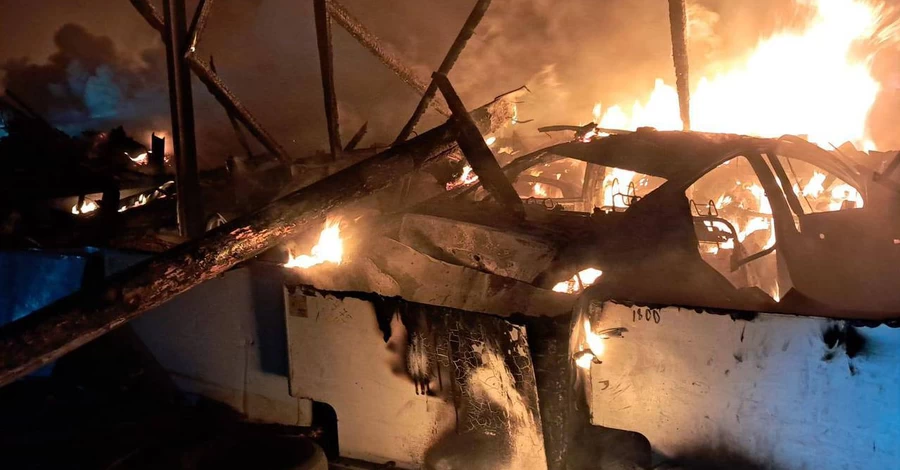 Россияне массированно атаковали Одессу, повреждены судно и портовое оборудование