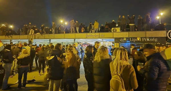 У Будапешті натовп святкував поразку Орбана і перемогу Мадяра, — відео
