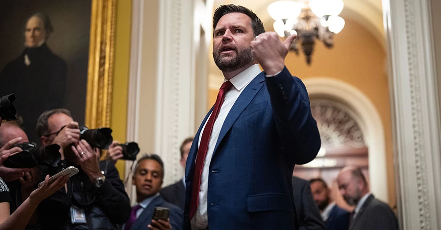 Джей Ді Венс назвав скандальний допис Трампа про Ватикан «просто жартом»