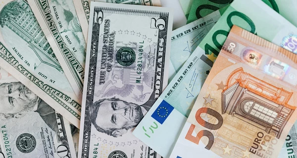 Что будет с долларом и евро до конца мая: покупать или ждать