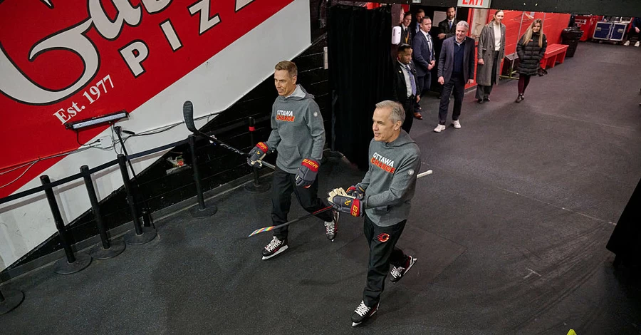 Дипломатия на льду: лидеры Канады и Финляндии сыграли в хоккей