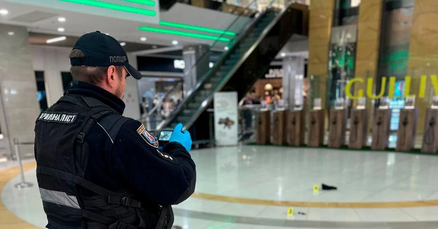 У столичному ТРЦ чоловік загинув після падіння з п’ятого поверху - поліція з’ясовує обставини