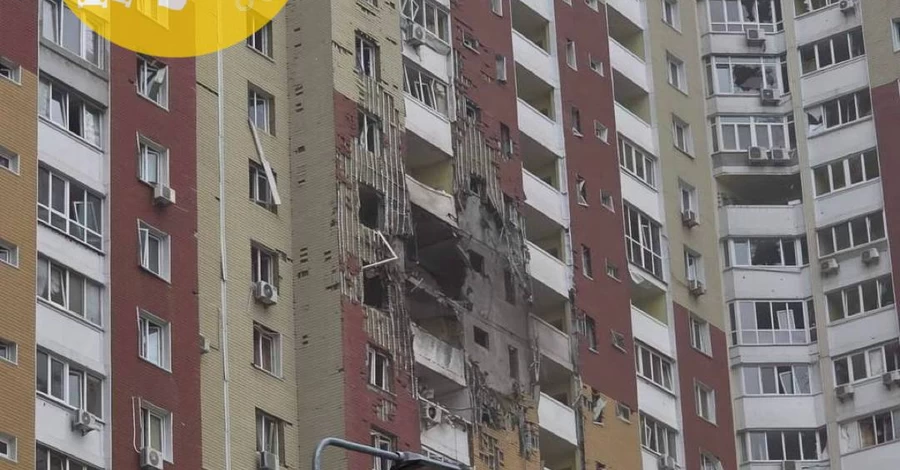 Россия с утра снова ударила по Киеву - дрон влетел в 18-этажку на Виноградаре