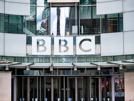 «Голодные игры» в «Би-би-си»: медиакорпорация планирует уволить 2000 сотрудников