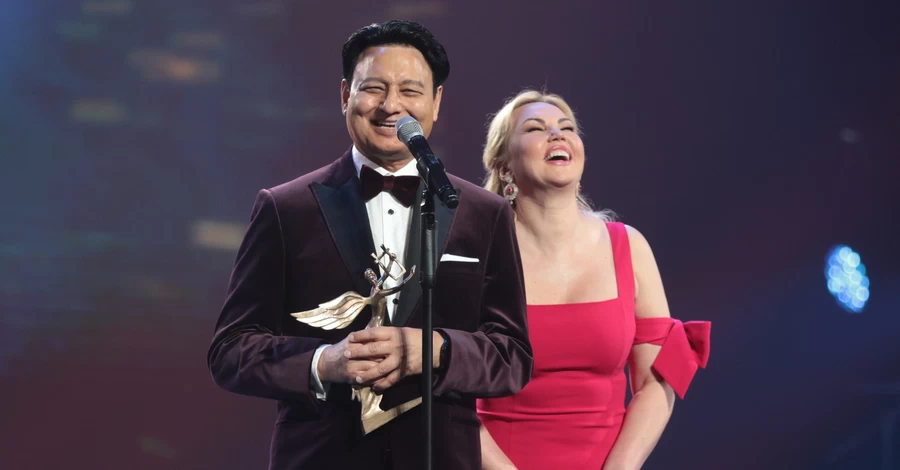 Камалія та Мохаммад Захур позували на YUNA разом із 12-річними доньками