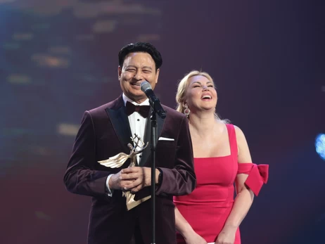 Камалия и Мохаммад Захур позировали на YUNA вместе с 12-летними дочерьми