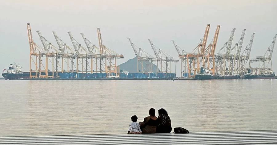 Первый прошел: пакистанский танкер вышел из Ормузского пролива на фоне американо-иранского конфликта