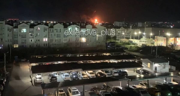 Вночі у Севастополі дронами був атакований порт, горить НПЗ
