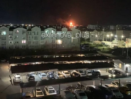 Ночью в Севастополе дронами был атакован порт, горит НПЗ