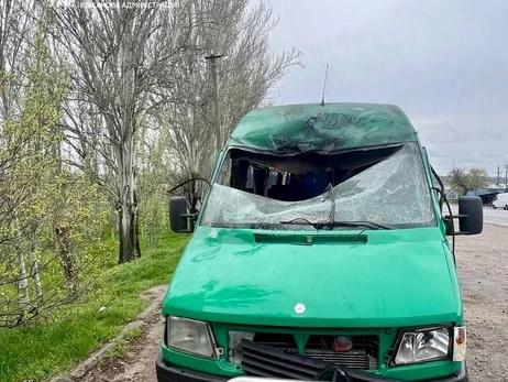 Росіяни атакували дроном рейсовий автобус на Дніпропетровщині, є поранені