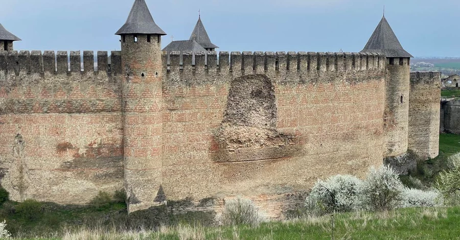 В Хотинской крепости на Буковине обвалилась древняя стена