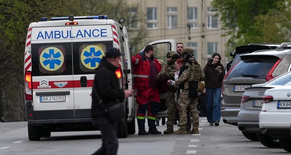 Глава МВС підтримав дозвіл на зброю цивільним після теракту у Києві