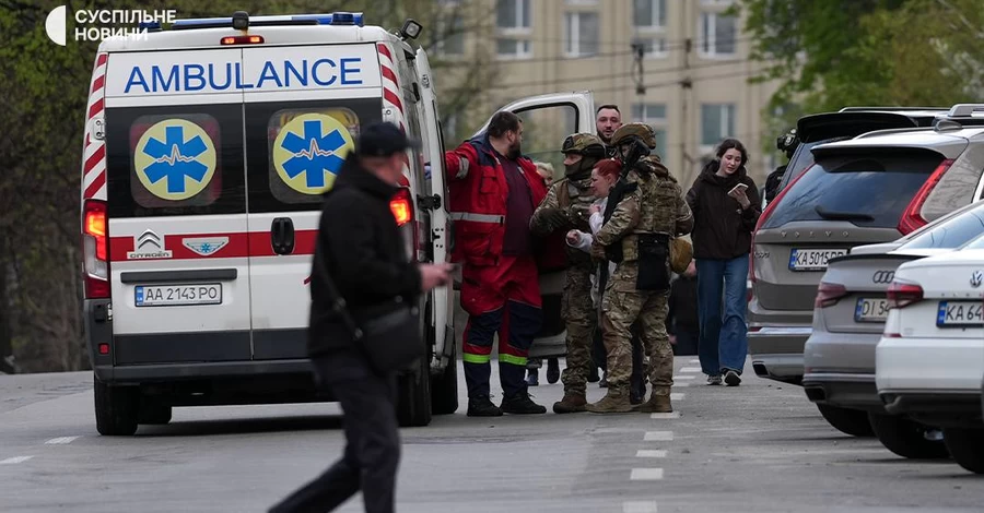 Трагедія у Києві: спочатку нападник посварився з сусідом, тож поліція їхала на побутовий конфлікт 