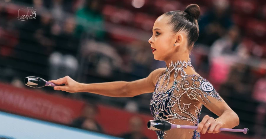 Российская гимнастка снова привлекла к себе внимание на церемонии награждения с участием украинки 