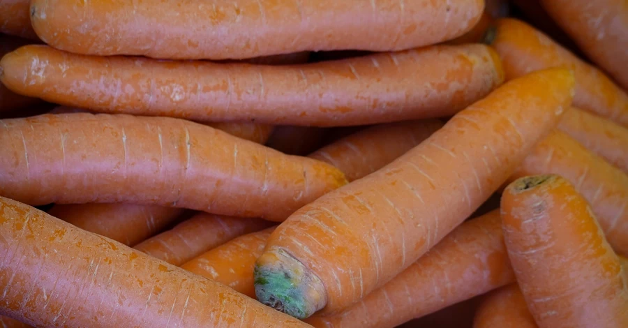 Морква дорожчає третій тиждень поспіль 