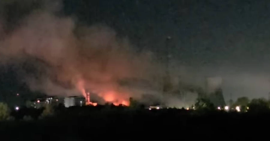 У Бухаресті на ТЕЦ стався потужний вибух і зайнялася масштабна пожежа 