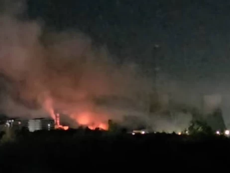 У Бухаресті на ТЕЦ стався потужний вибух і зайнялася масштабна пожежа 