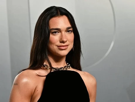 Дуа Липа купила эвакуационный пикап для ВСУ, организовав благотворительную вечеринку