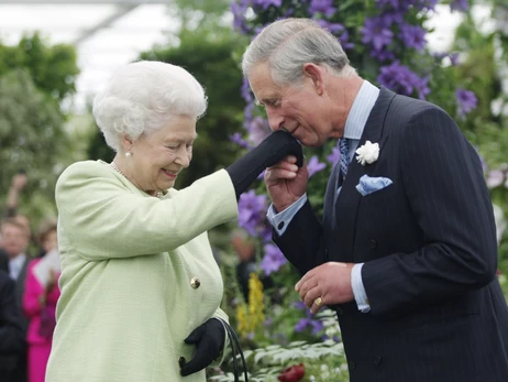 100 лет Елизавете II: как изменилась монархия – встречи Чарльза III с Зеленским и дело Эпштейна 