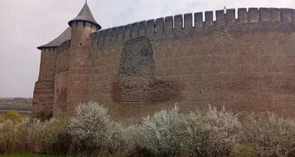 Директор заповідника «Хотинська фортеця»: Обвалення стіни серйозніше, ніж здається на фото 