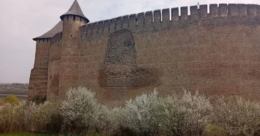 Директор заповідника «Хотинська фортеця»: Обвалення стіни серйозніше, ніж здається на фото 