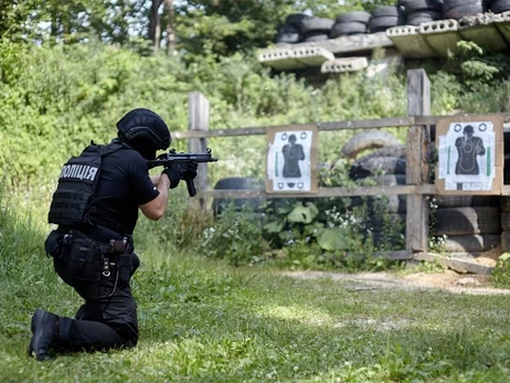 Патрульные и оружие: что могут применять полицейские против преступников и в каких случаях