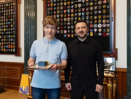 Зеленский встретился с 17-летним чемпионом Европы по шахматам Романом Дегтяревым