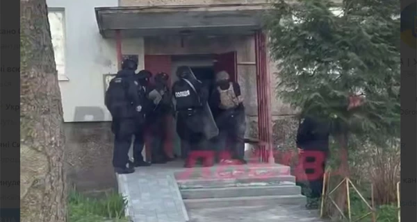 Во Львове раздались выстрелы, полицейский спецназ задержал стрелка 