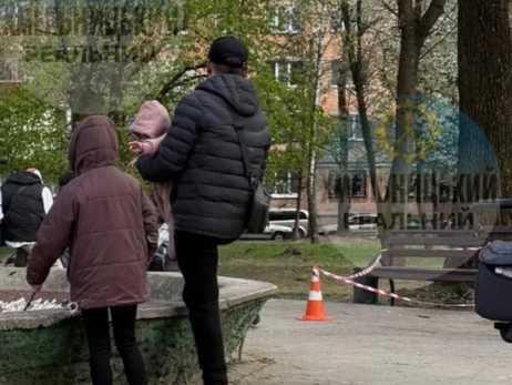 У Хмельницькому сталася стрілянина у дворі будинку - затримано військовослужбовця