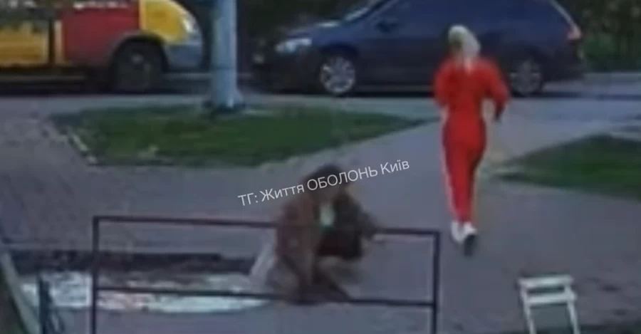 У Києві на Оболоні жінка впала в яму з окропом, - соцмережі