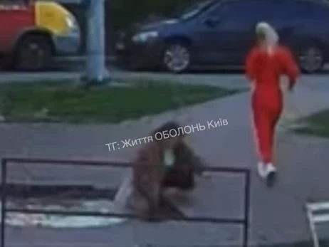 У Києві на Оболоні жінка впала в яму з окропом, - соцмережі