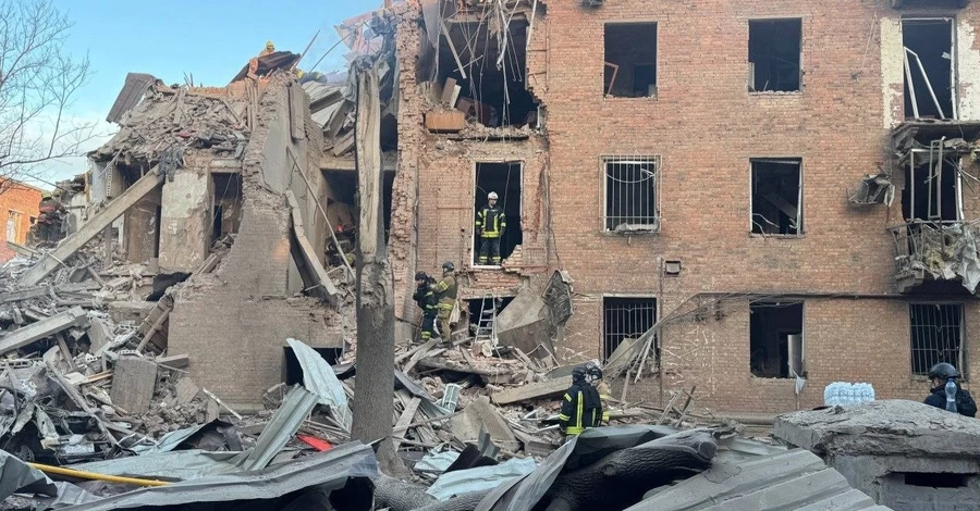 Росіяни вдарили по Дніпру - є загиблий, серед поранених 9-річна дитина