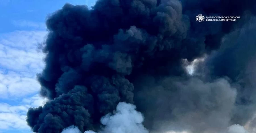 Дніпро під масованою атакою понад 10 годин - росіяни вдарили по АЗС